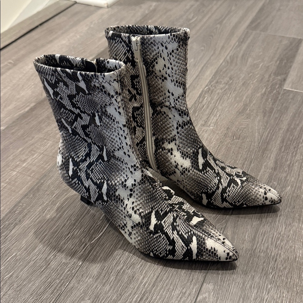 Posh Abound Faux Snakeskin Ankle Booties | Size 6.5 | Never Worn - Picture 4 of 8